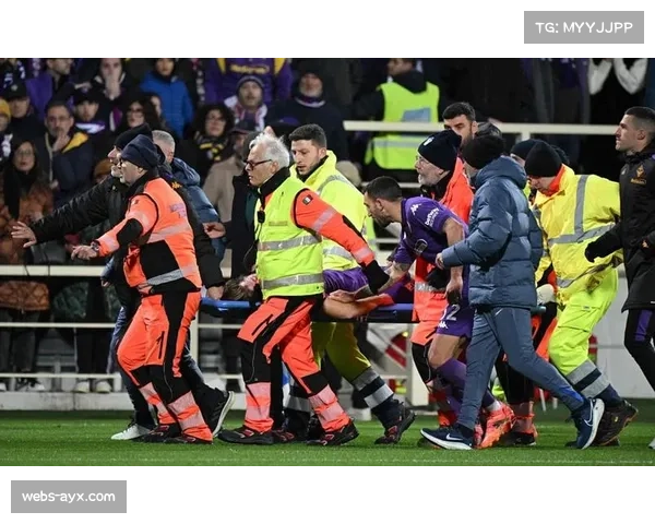 快讯:比赛因球员严重受伤,医疗团队进场救治,中断20分钟 快讯:比赛因球员严重受伤,医疗团队进场救治,中断20分钟